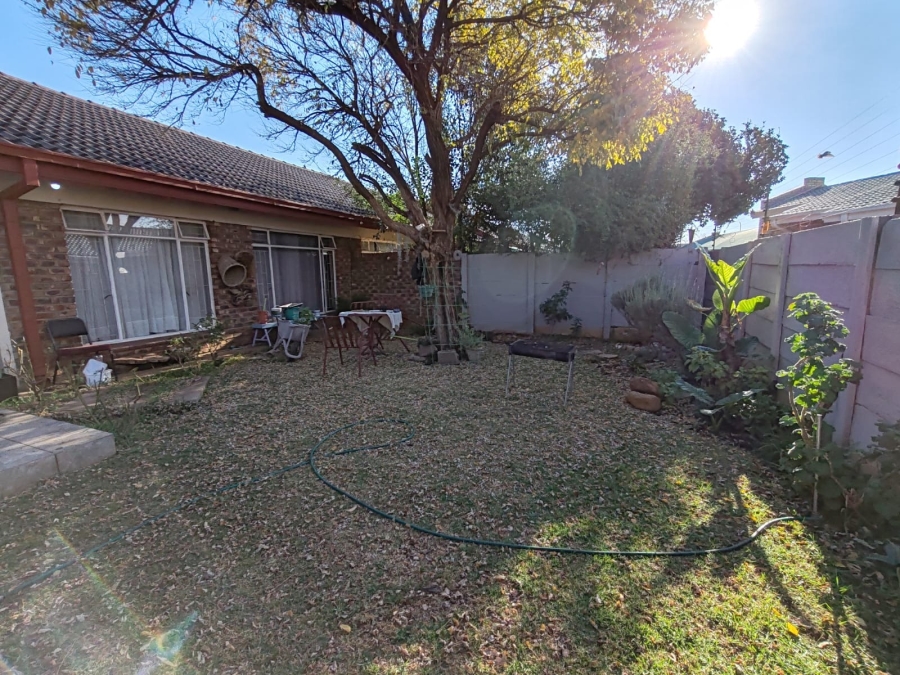 2 Bedroom Property for Sale in Kannoniers Park North West